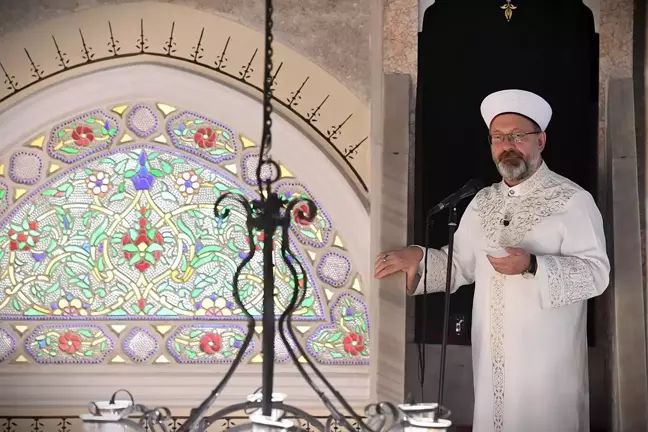 Diyanet İşleri Başkanı Ali Erbaş'tan Öğretmenlere Övgü ve Şiddet Mesajı