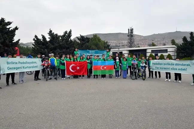 Bakü Türk Anadolu Lisesi'nden Çevre Dostu Bisiklet Turu