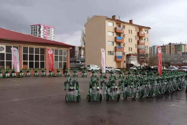 Sivas'ta Manda Süt Sağım Projesi Kapsamında Makine Dağıtımı Gerçekleşti