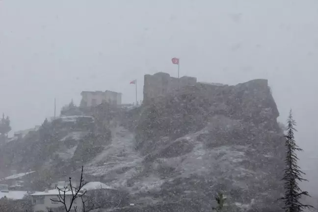 Adana'nın Yüksek Kesimlerinde Kar Yağışı Etkili Oldu