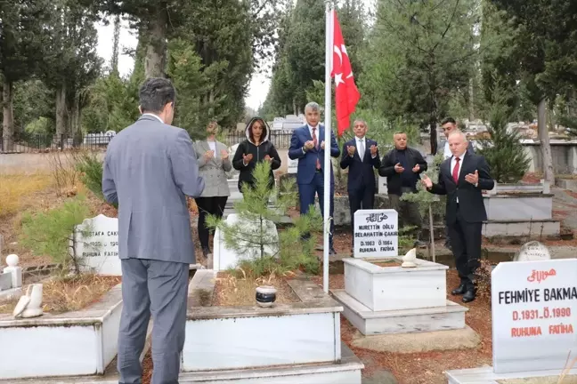 Amasya'da şehit öğretmen kabri başında anıldı