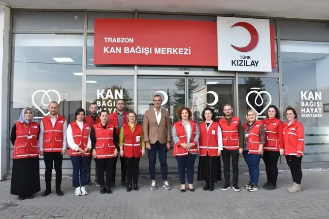 İsmail Eraslan, Türk Kızılay'a 100. Kan Bağışını Öğretmenler Günü'nde Yaptı