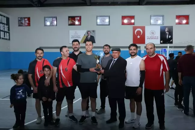 24 Kasım Öğretmenler Günü'nde Voleybol Turnuvası Düzenlendi