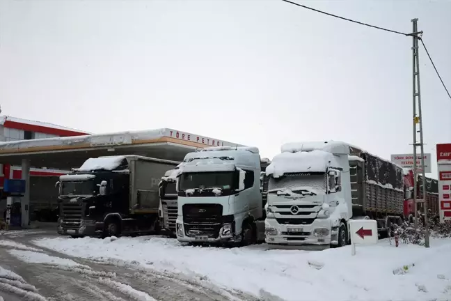 Tokat'ta Kar Yağışı Etkili Oldu: Çamlıbel Geçidi'nde Kar Kalınlığı 60 Santimetreye Ulaştı