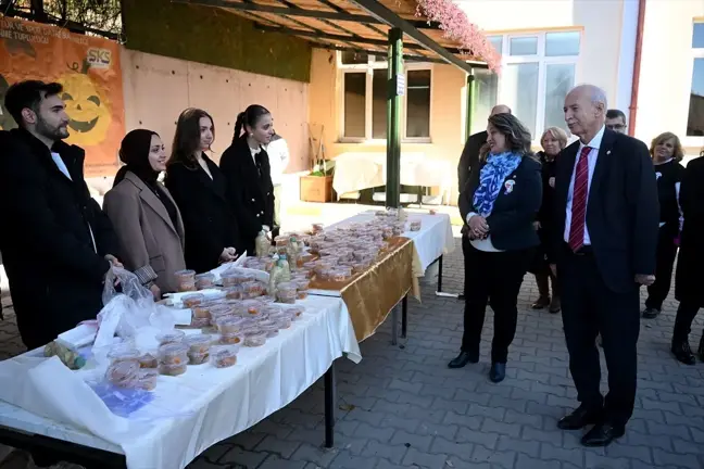 Trakya Üniversitesinde Öğretmenler Günü Bal Kabağı Şöleni Düzenlendi