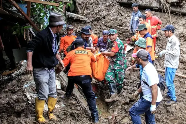 Kuzey Sumatra'da Heyelan ve Sel Felaketi: 13 Ölü, 18 Yaralı