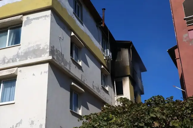 Antakya'da Apartman Çatısında Yangın Çıktı