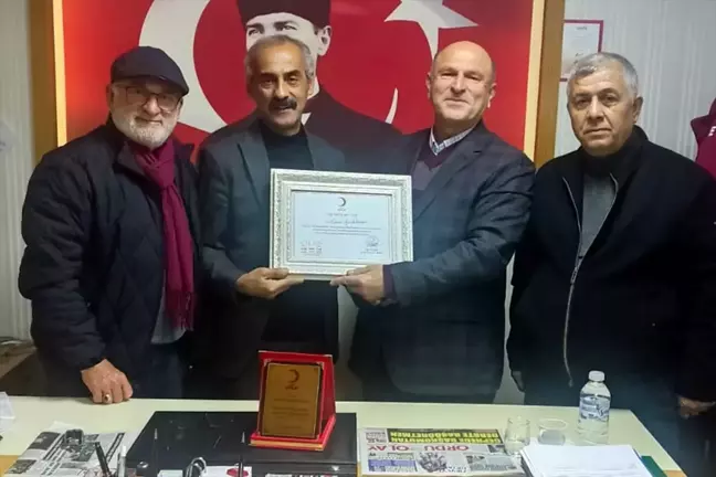 Türk Kızılay'dan Ünye Ziraat Odası Başkanı'na Teşekkür Plaketi