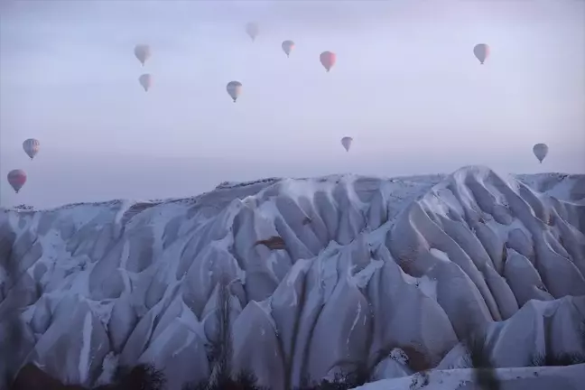 Kapadokya'da Sıcak Hava Balon Turları Yeniden Başladı