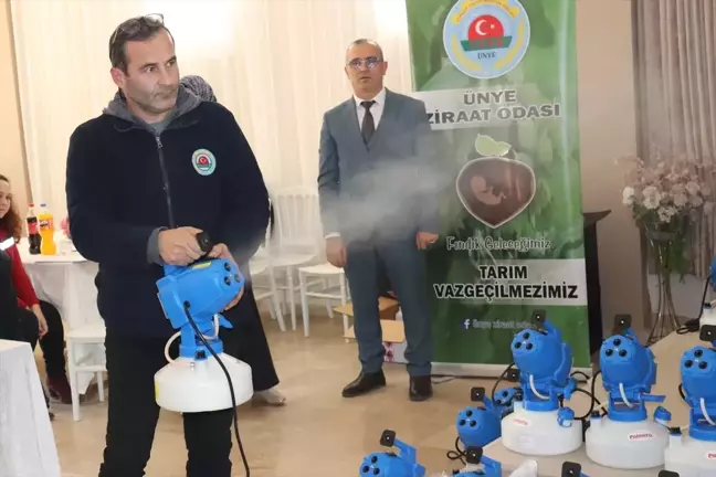 Ünye'de Kahverengi Kokarcayla Mücadele İçin İlaçlama Cihazı Dağıtımı Yapıldı