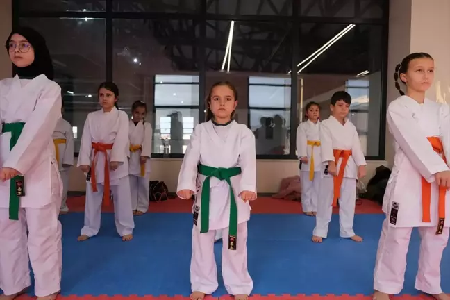 8 Yaşındaki Ebrar, Uluslararası Karate Şampiyonası'na Hazırlanıyor