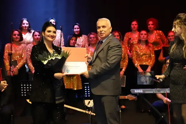 Trabzon'da Sağlık Personeli Türkülerle Konser Verdi