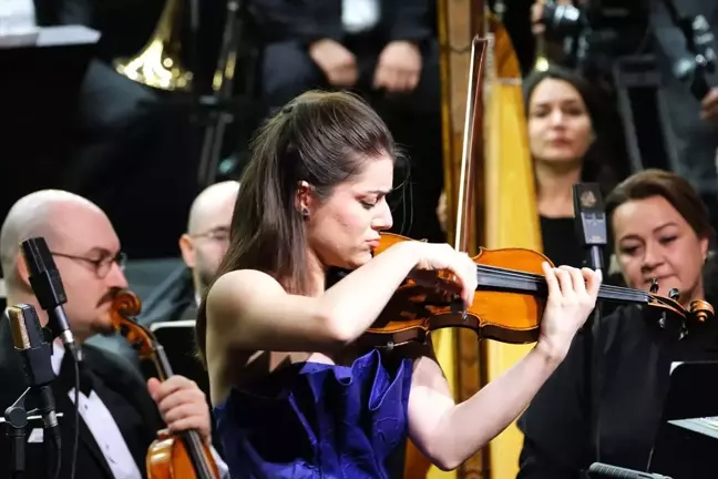 Antalya Devlet Senfoni Orkestrası, Daniel Smith ve Sofiko Tchumburidze ile Unutulmaz Bir Konser Verdi