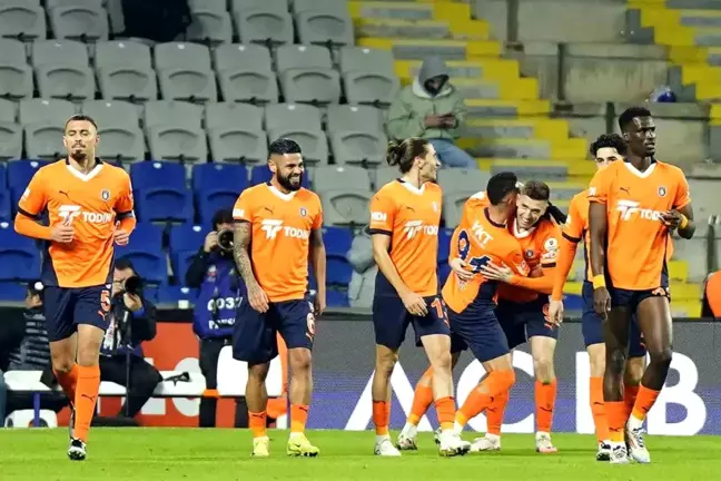 Başakşehir Göztepe'yi 4-0 Geçti