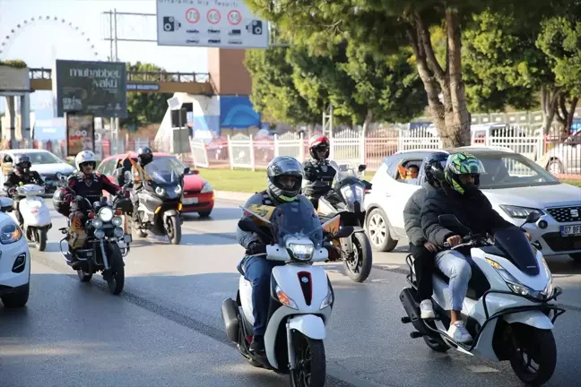 Motosiklet Sürücülerinden Kadına Yönelik Şiddete Dikkat Çekme Korteji