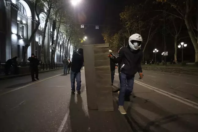 Gürcistan'da AB Müzakereleri İçin Yapılan Gösterilere Polis Müdahalesi