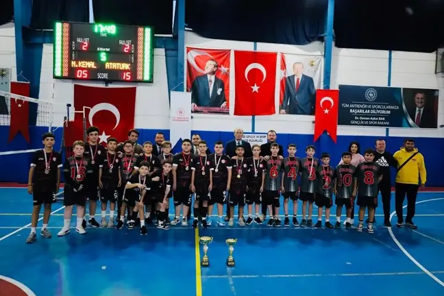 Vize'de Okullar Arası Voleybol Turnuvası Sona Erdi