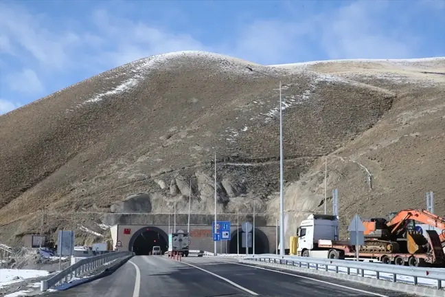 Güzeldere Geçidi'nde Tünel İle Güvenli Yolculuk Dönemi Başladı