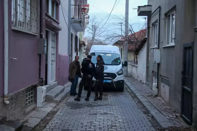 Uşak'ta Eşine Bıçakla Saldıran Kadın Gözaltına Alındı