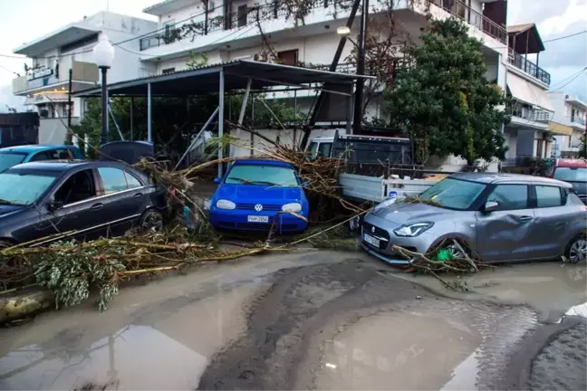 Yunanistan'da Güçlü 'Bora' Fırtınası Can ve Mal Kaybına Neden Oldu