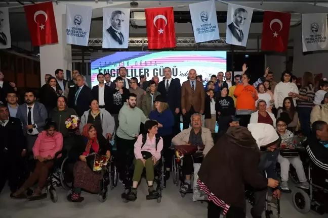 Hatay'da Engelli Depremzedelere Akülü Tekerlekli Sandalye Dağıtımı