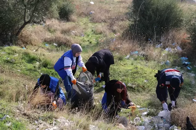 Aydın'da Gönüllüler Dünya Gönüllüler Günü'nde Çevre Temizliği Yaptı