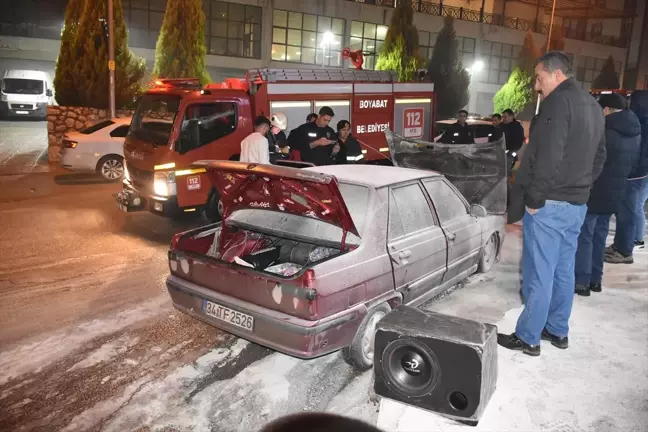 Boyabat'ta Park Halindeki Otomobilde Yangın Çıktı