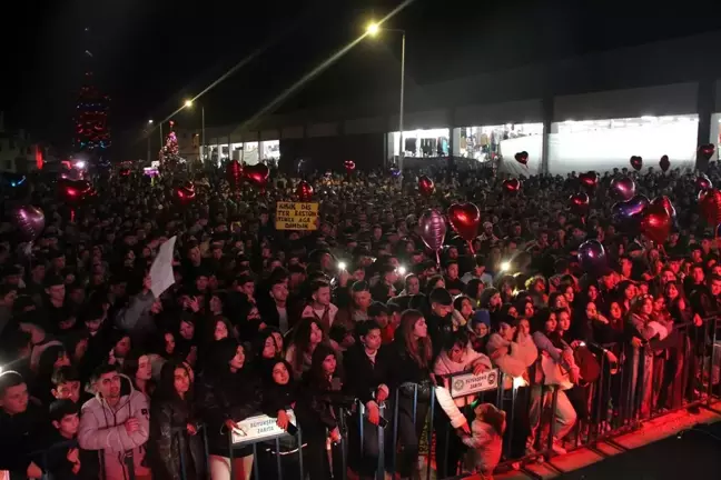 Yener Çevik Kula Alışveriş Festivali'nde Konser Verdi