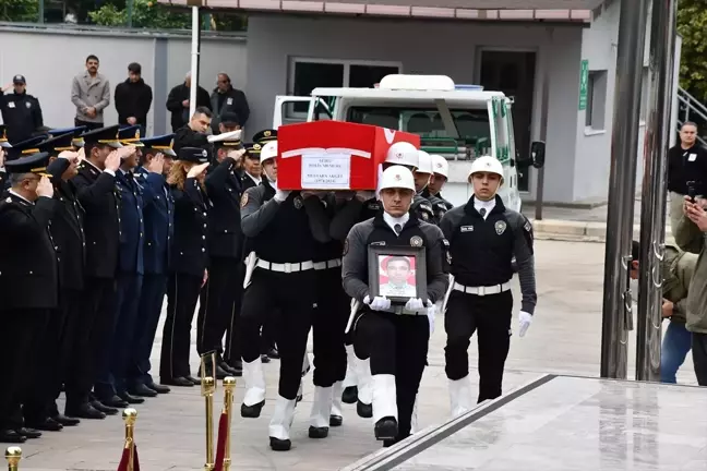 Adana'da otomobilin çarpması sonucu şehit olan polis için tören düzenlendi