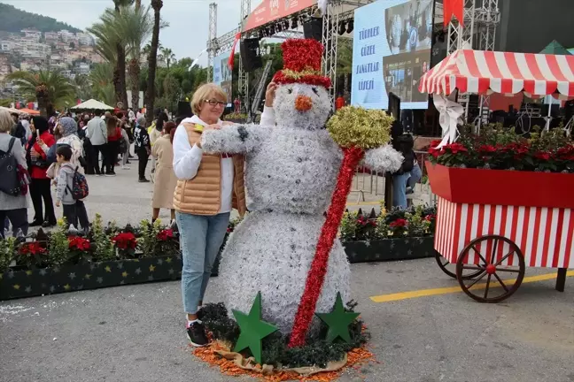 Alanya'da Uluslararası Yeni Yıl Pazarı Coşkusu