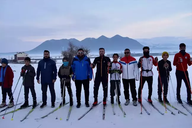 Bitlis'te Kayaklı Koşu Takımı Soğuk Havaya Rağmen Antrenmanlara Devam Ediyor