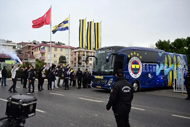 Fenerbahçe, Beşiktaş Derbisi İçin Tüpraş Stadı'na Hareket Etti