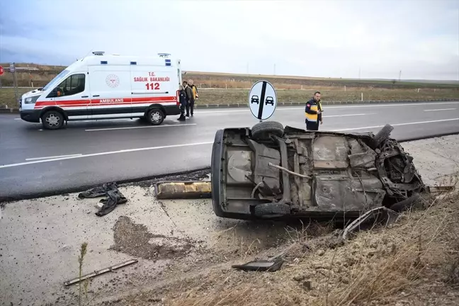 Edirne'de Otomobil Devrildi: 3 Yaralı