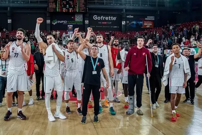 Karşıyaka Basketbol Süper Ligi'nde İç Sahada 5'te 5 Yaptı