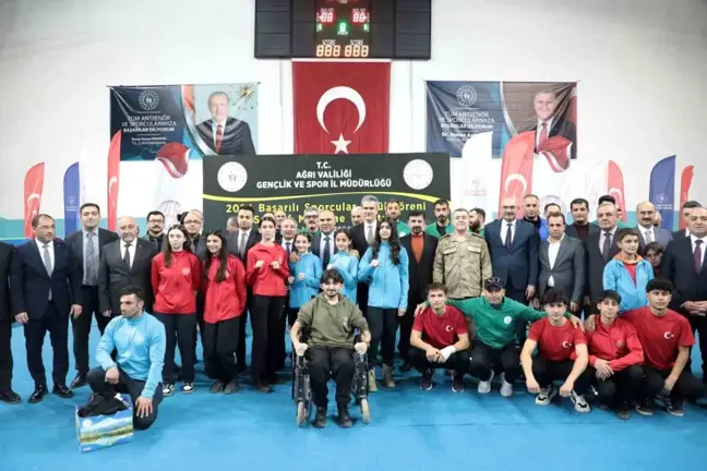 Ağrı'da Spor Malzemeleri Dağıtım Töreni Düzenlendi