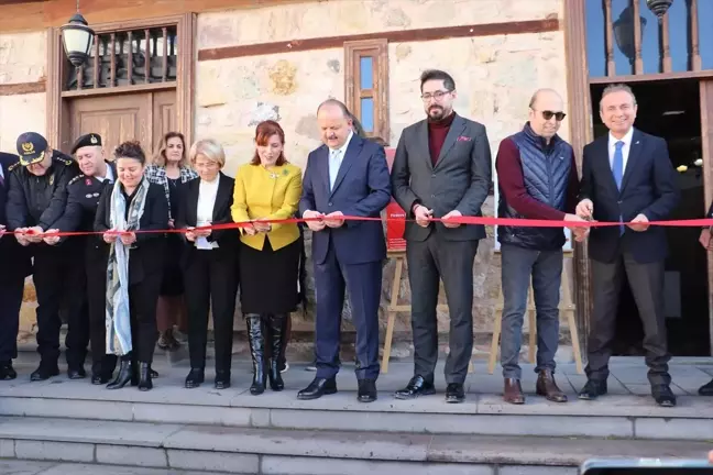 Kastamonu'da İlk Kadın Mitinginin 105. Yıldönümü için Seramik Sergisi Açıldı