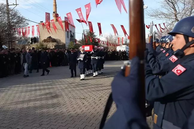 Şehit Astsubay Kıdemli Çavuş Hüseyin İpek Nevşehir'de son yolculuğuna uğurlandı