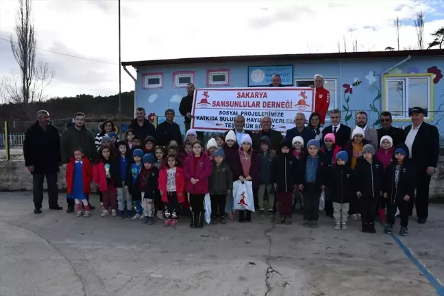 Çocuklar Üşümesin: Sakarya Samsunlular Derneği'nden Giyim Yardımı