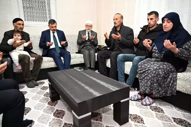 Erzurum Valisi, Şehit Uzman Çavuş Nurettin Tokyürek'in Ailesini Ziyaret Etti