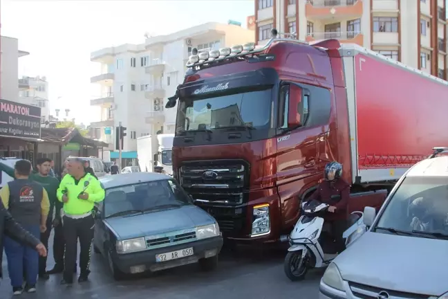 Antalya'da Kaza Sonrası Yayaya Otomobil Çarptı