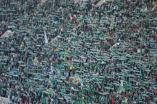 Bursaspor, Karşıyaka ile 0-0 Berabere Kalarak Liderliğini Sürdürüyor