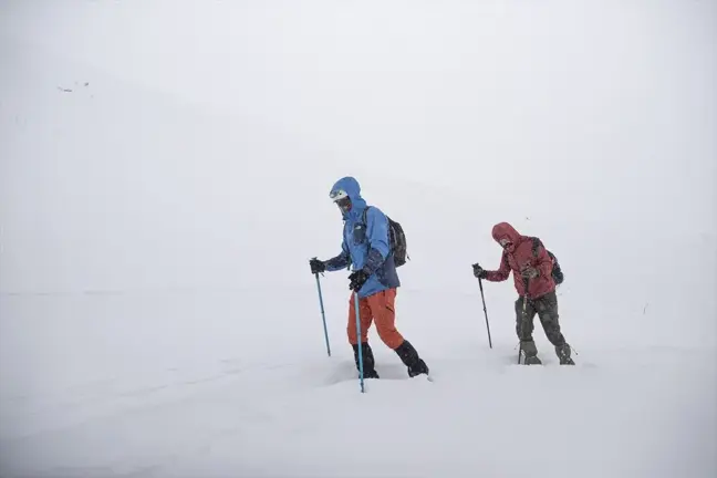 Tunceli'de Dağcılar Karla Kaplı Zirveleri Keşfediyor