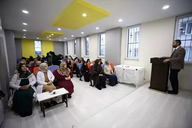 Muş'ta Hafızlık Eğitimi Alan Kız Öğrencilere 'Hanım Sahabiler' Semineri