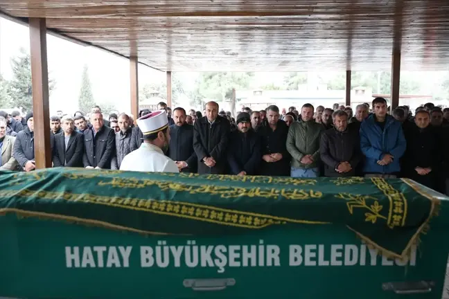 İskenderun'da Zehirlenme İddiasıyla Hayatını Kaybeden Aile Toprağa Verildi