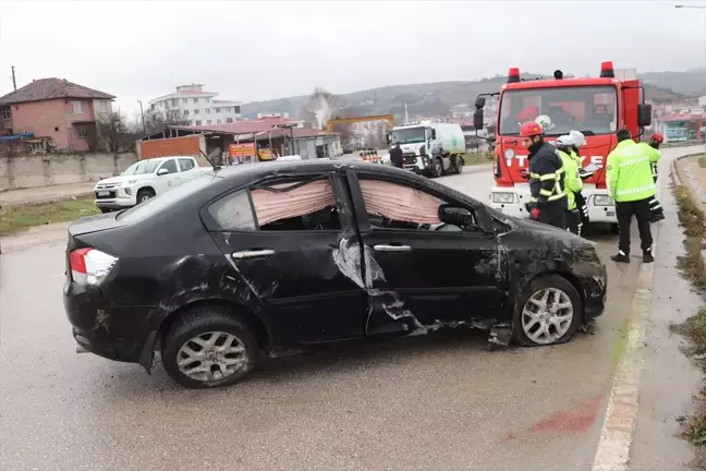 Samsun'da Otomobil Devrildi: 3 Yaralı