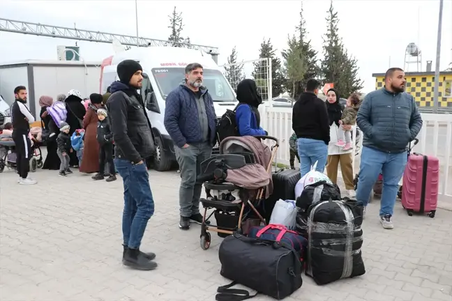 Suriye'den Türkiye'ye Sığınanlar Ülkelerine Dönmeye Başladı