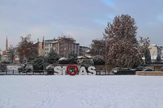 Sivas'taki Hobbit Evleri Karla Beyaza Büründü