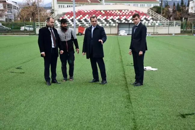 Kaymakam Güldoğan, Salihli'deki Futbol Sahası Yenileme Çalışmalarını İnceledi