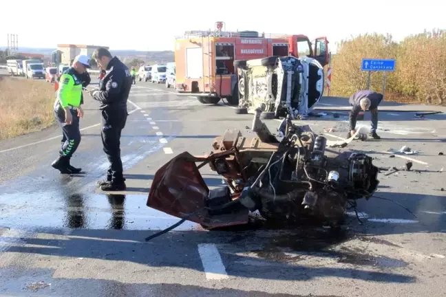 Çanakkale'de Trafik Kazası: Traktör İkiye Bölündü, 2 Yaralı