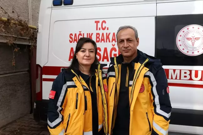 Aşk ve Meslek: Sağlık Çalışanı Eşler Aynı Ambulansla Hayat Kurtarıyor